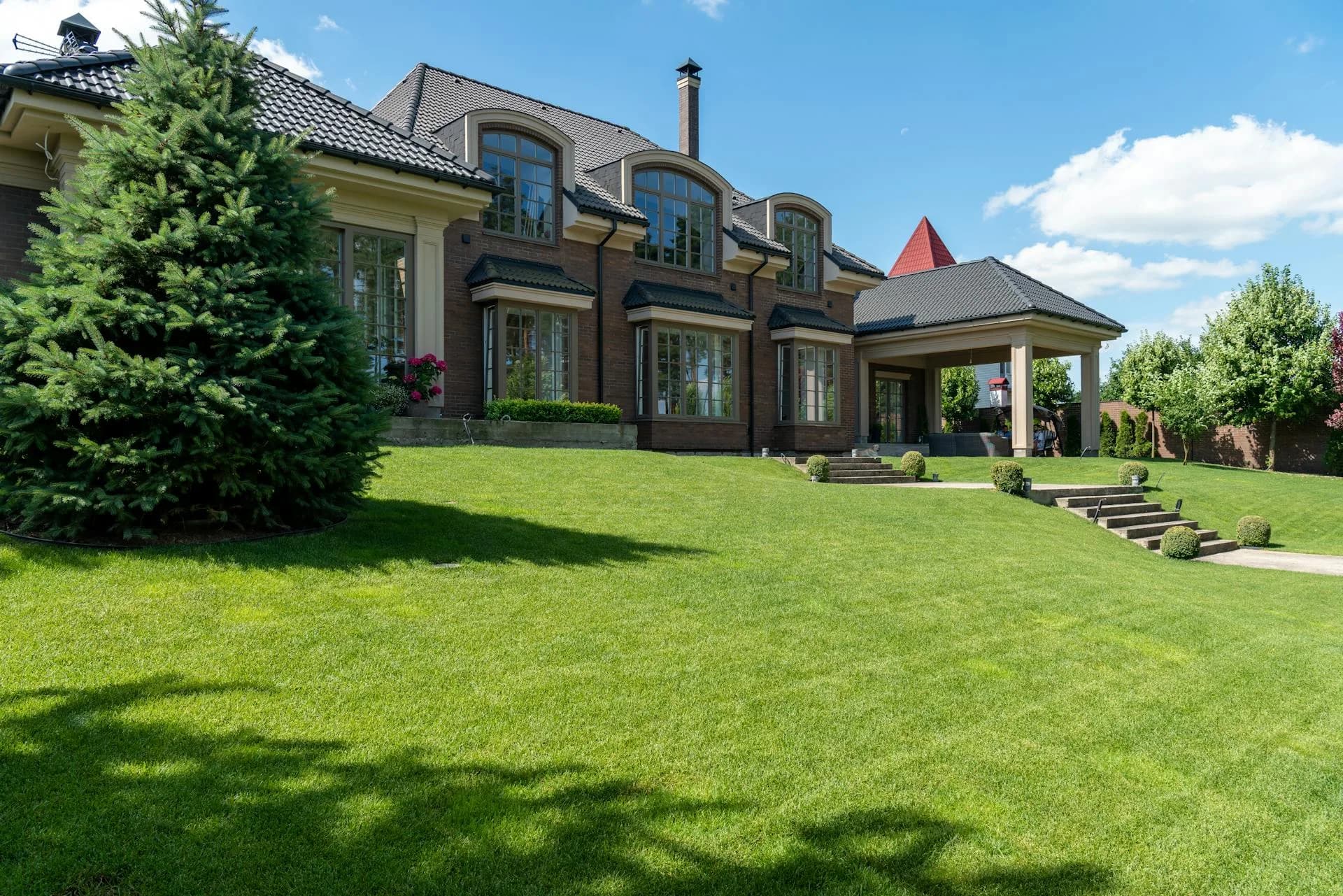 Atlanta luxury estate representing super-jumbo financing for high-net-worth buyers