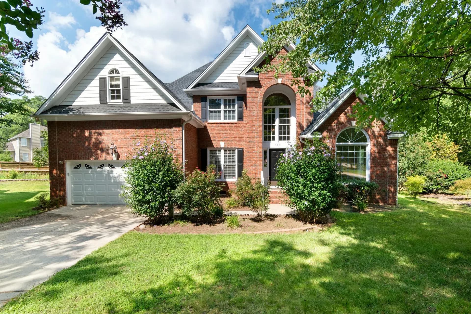 Cash Offers on Atlanta Luxury Homes: When to Make One and When to Negotiate