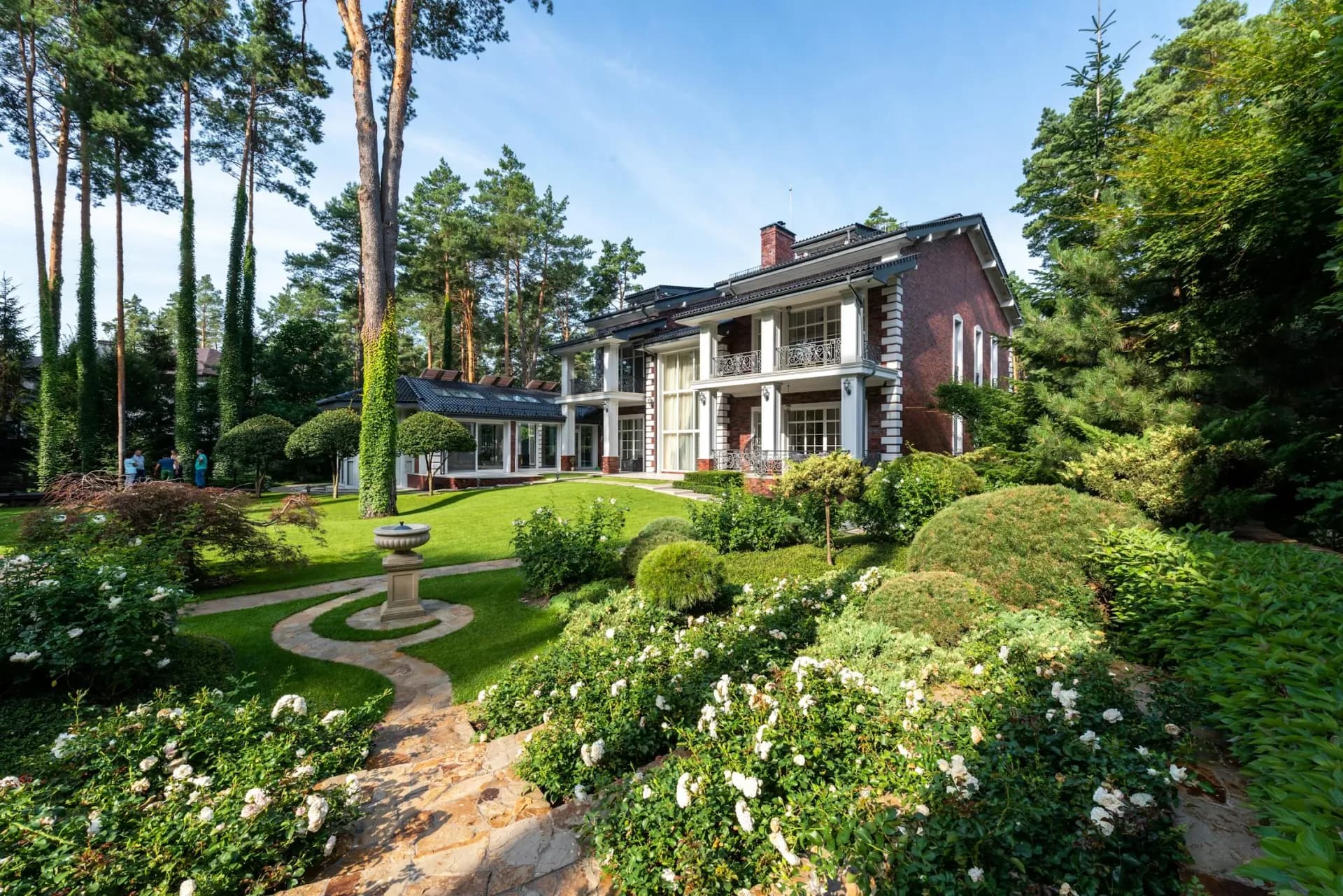 Spring Curb Appeal: Preparing Your Atlanta Luxury Home to List